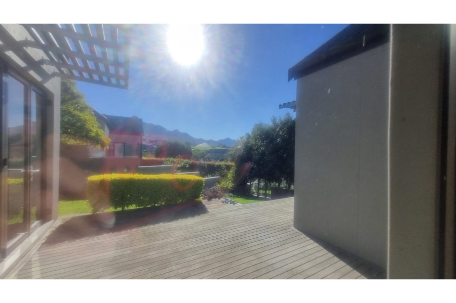 To Let 3 Bedroom Property for Rent in Kingswood Golf Estate Western Cape